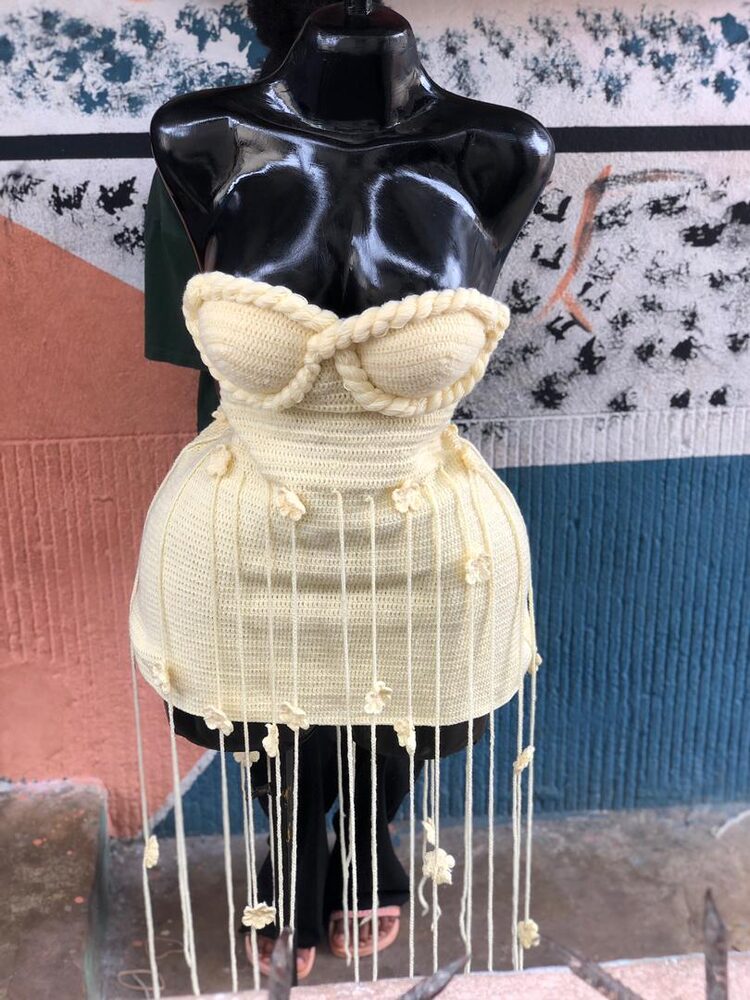 Création crochet Yasmine Dress, robe ivoire frangée